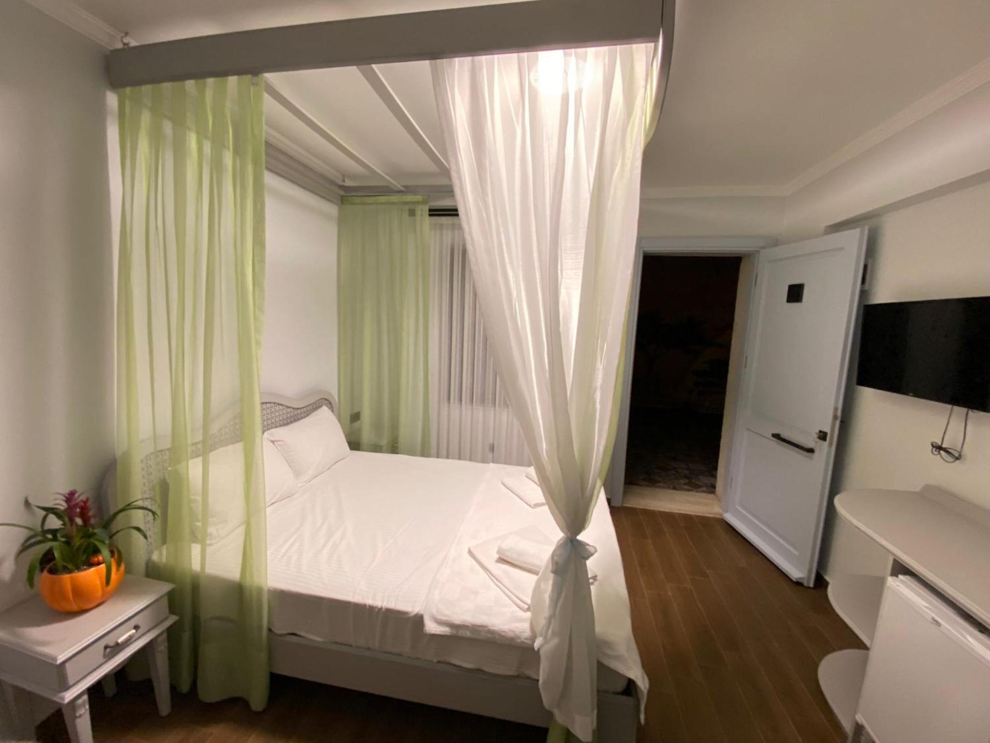 Mara Koeyici Bed and Breakfast Çeşme Exteriör bild